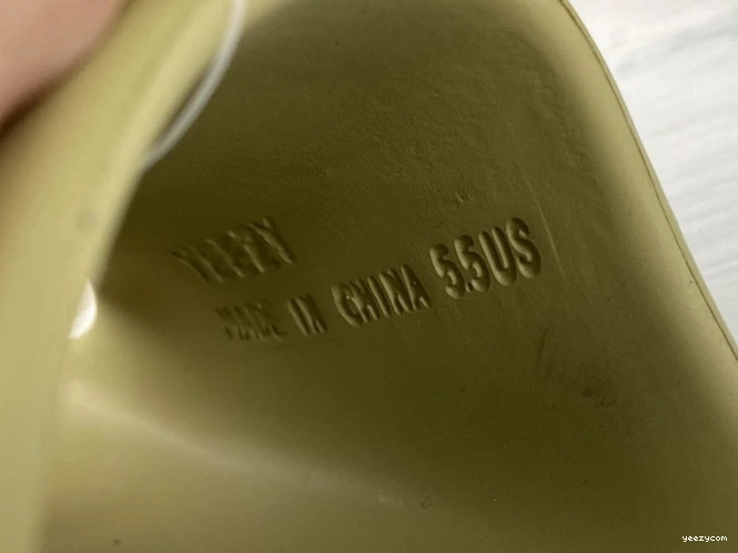 'Resin' Yeezy Slides FX0494 Adidas 0831